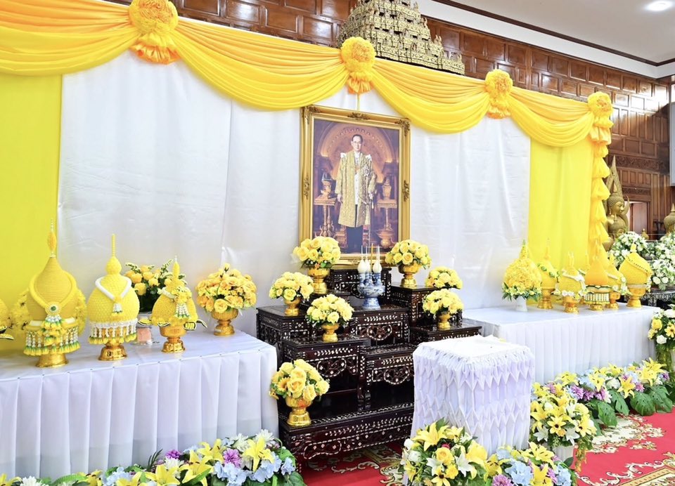 วันที่ 5 ธันวาคม พ.ศ. 2568  องค์การบริหารส่วนตำบลท่าไม้ ร่วมพิธีวางพานพุ่มดอกไม้ถวายราชสักการะและน้อมรำลึกพระมหากรุณาธิคุณในหลวงรัชกาลที่ 9 โดยมีนายพิรุณโรจน์ นาคดนตรี นายอำเภอกระทุ่มแบน เป็นประธานในพิธี เนื่องในวันคล้ายวันพระบรมราชสมภพ พระบาทสมเด็จพระบรมชนกาธิเบศร มหาภูมิพลอดุลยเดชมหาราช บรมนาถบพิตร วันชาติ และวันพ่อแห่งชาติ 5 ธันวาคม 2568 ณ ศาลาพุทธเมตตา วัดหนองพะอง ตำบลสวนหลวง อำเภอกระทุ่มแบน จังหวัดสมุทรสาคร