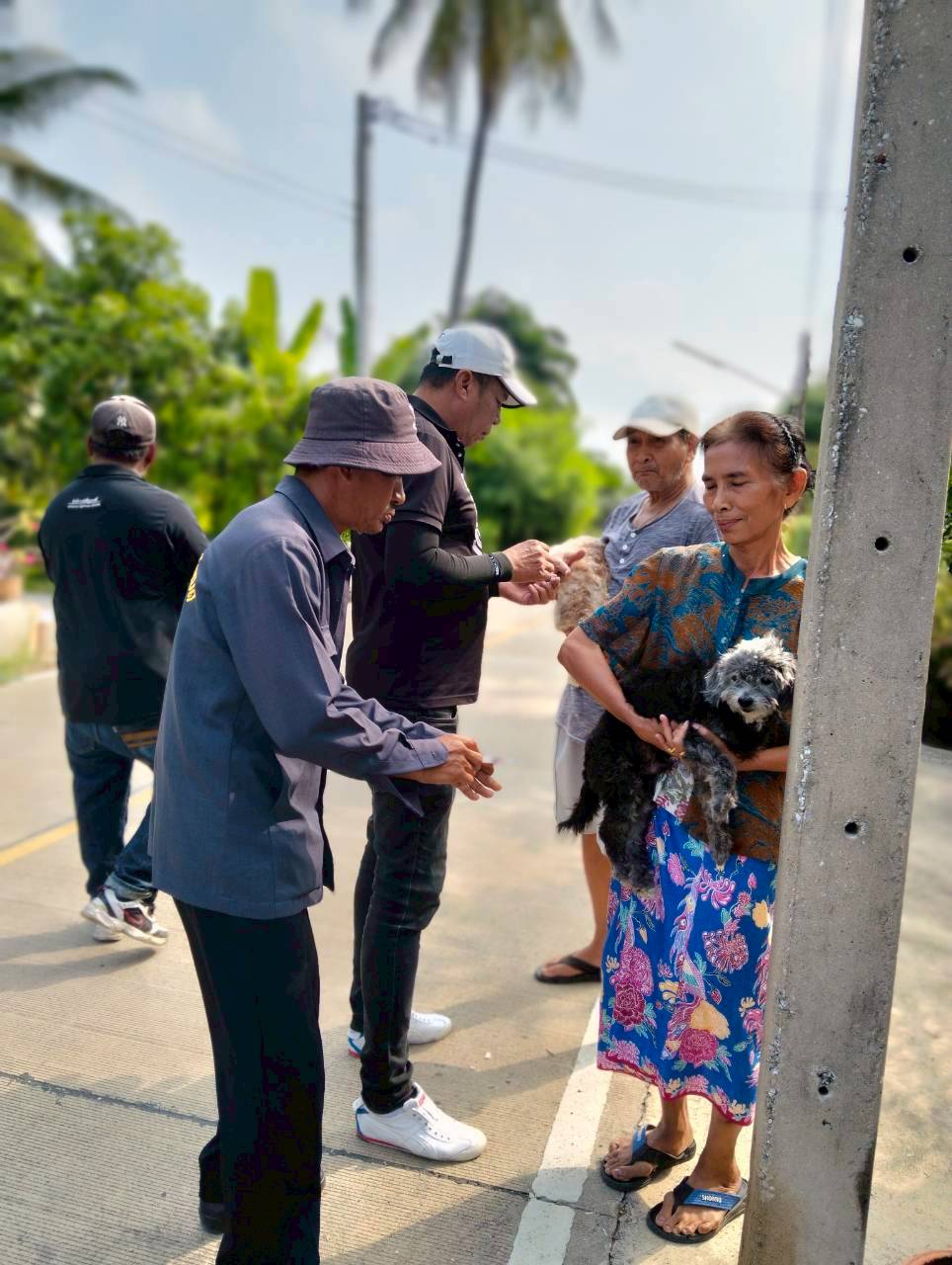 หมู่ 2 พาน้องหมาน้องแมวฉีดวัคซีนป้องกันพิษสุนัขบ้าเรียบร้อยแล้วจ้าาา